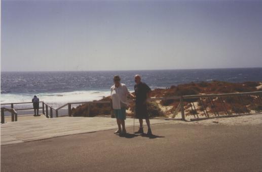 [Foto van Ma en ik aan zee.]